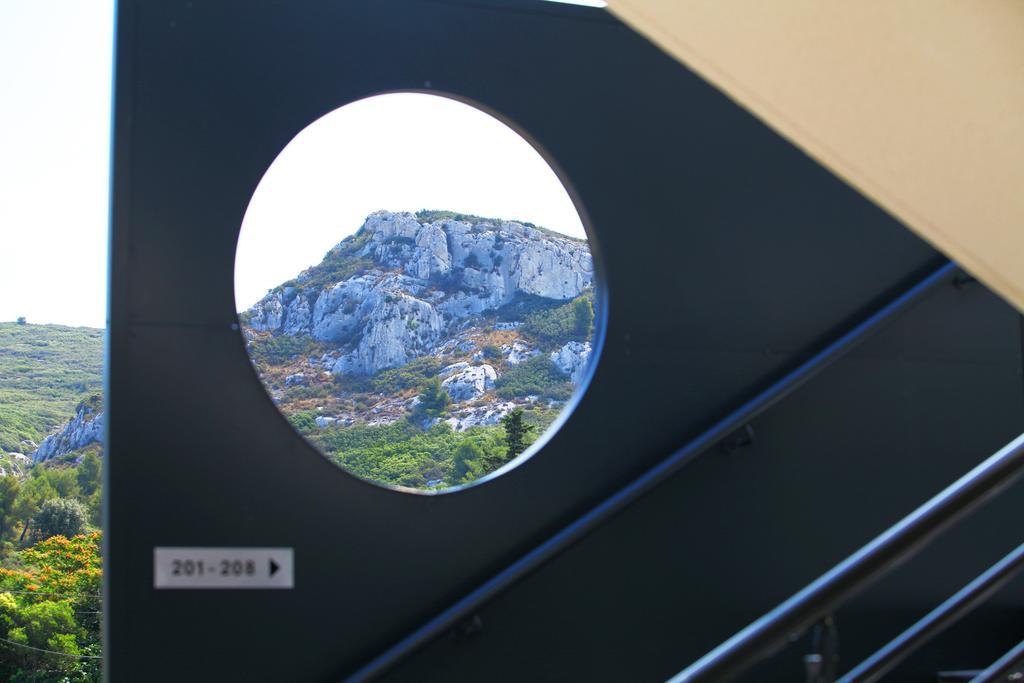Hotel Restaurant Les Pielettes Le Rove Εξωτερικό φωτογραφία