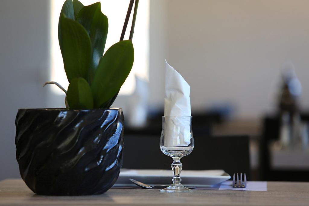 Hotel Restaurant Les Pielettes Le Rove Εξωτερικό φωτογραφία