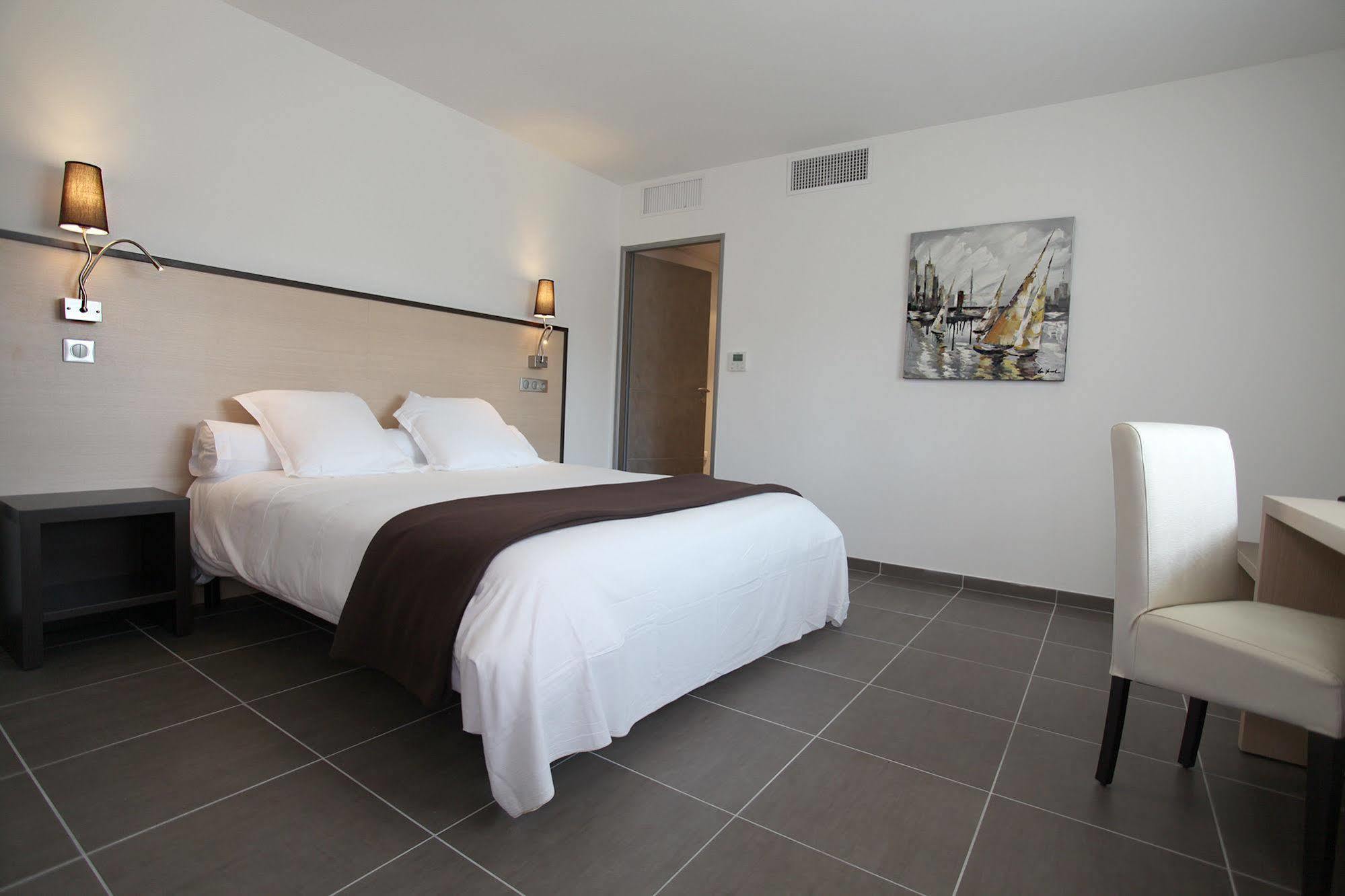 Hotel Restaurant Les Pielettes Le Rove Εξωτερικό φωτογραφία